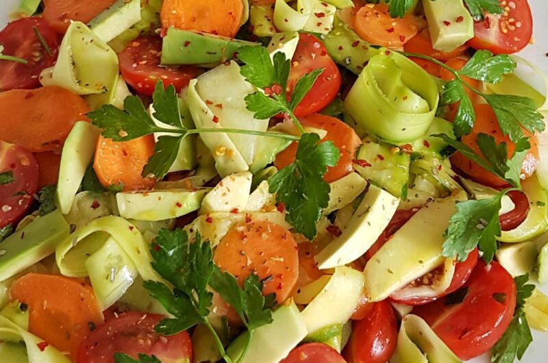 AVOKADO KABAK HAVUÇ VE KİRAZ DOMATESLİ SALATA